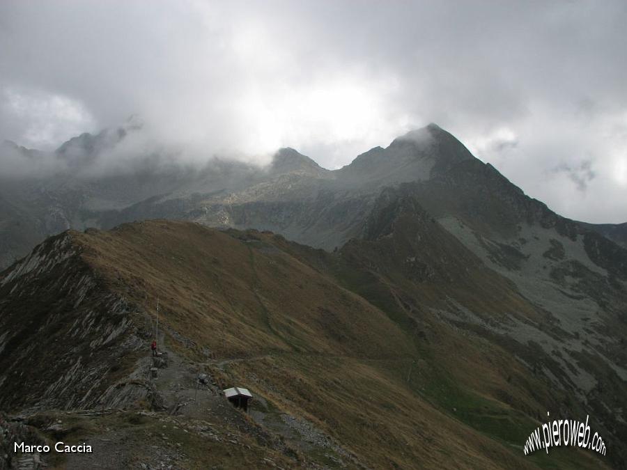 29_Dal Passo Tartano la zona dei laghi del Porcile.JPG